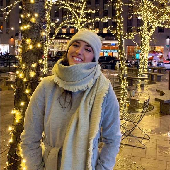 Meet your Posher, Emily - Picture 1 of 1